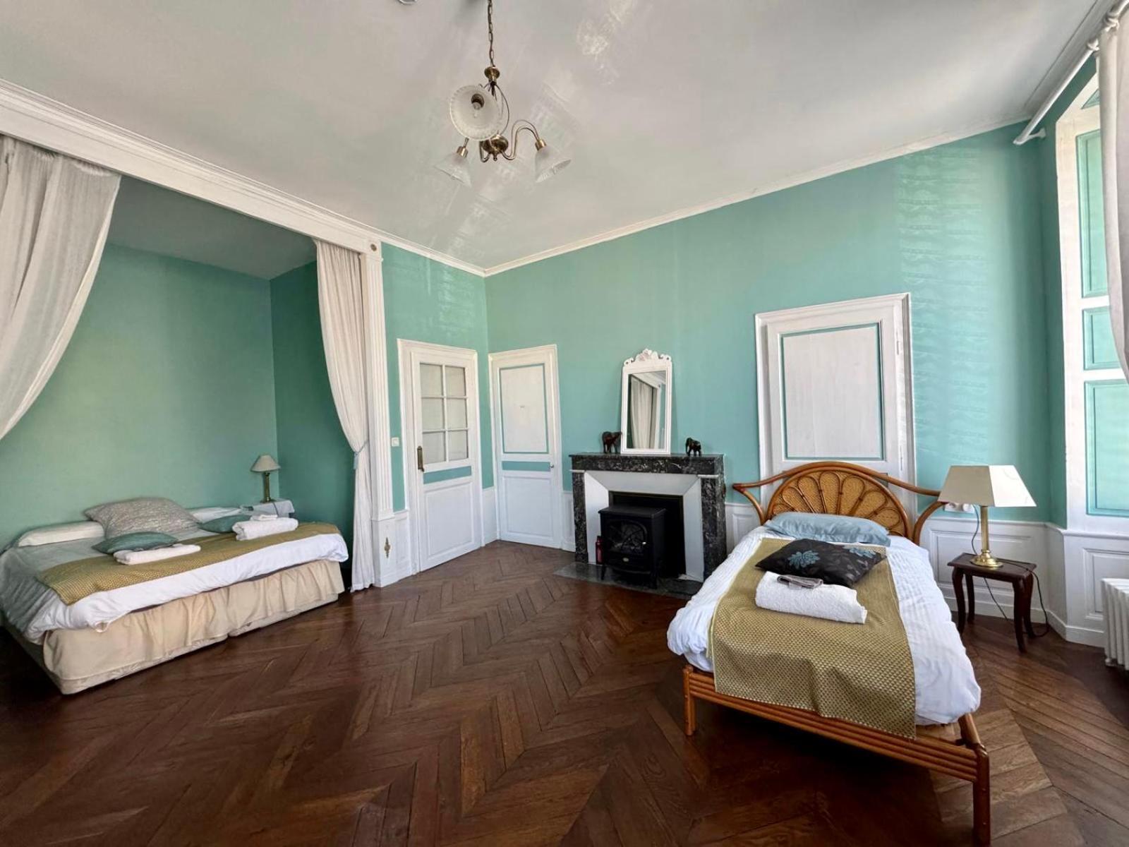 L'Escapade Place Voltaire Vermenton Bilik gambar