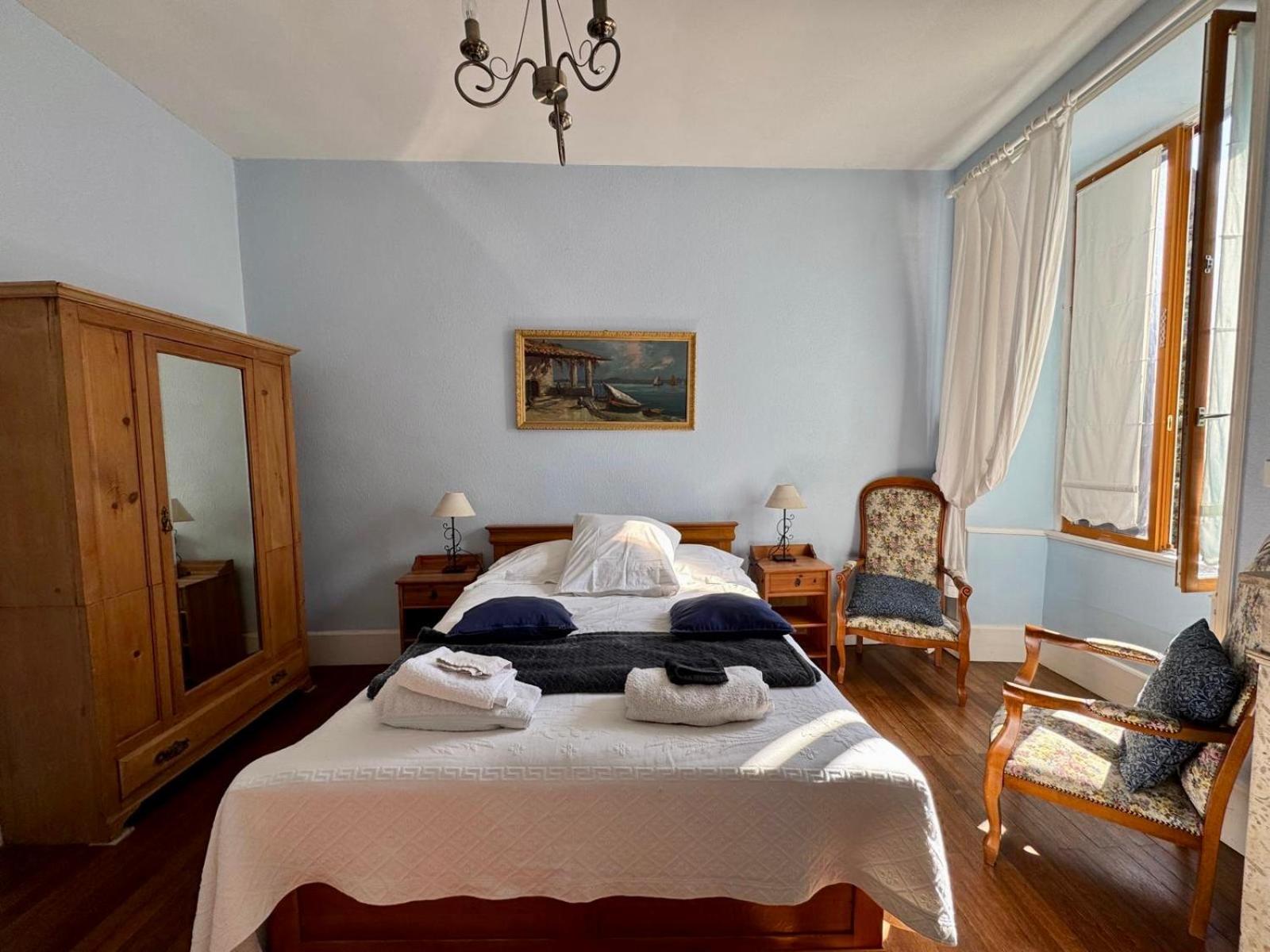 L'Escapade Place Voltaire Vermenton Bilik gambar