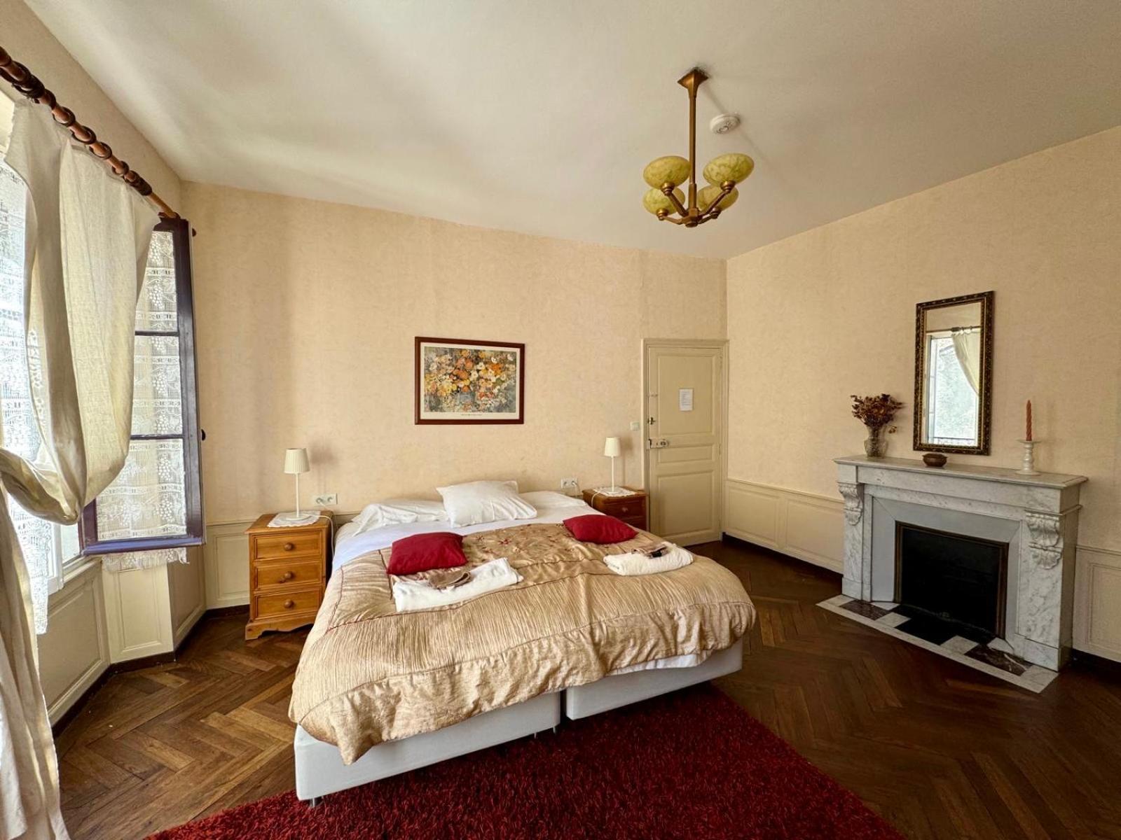 L'Escapade Place Voltaire Vermenton Bilik gambar